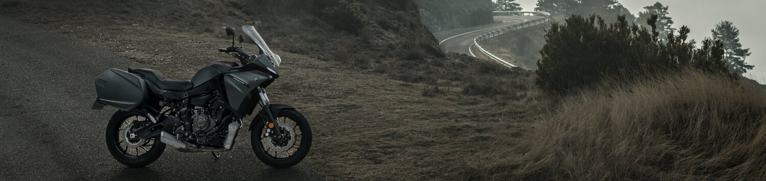 Abseits der Strecke | Nebeliger Hintergrund | Modern | © Moto Mader AG