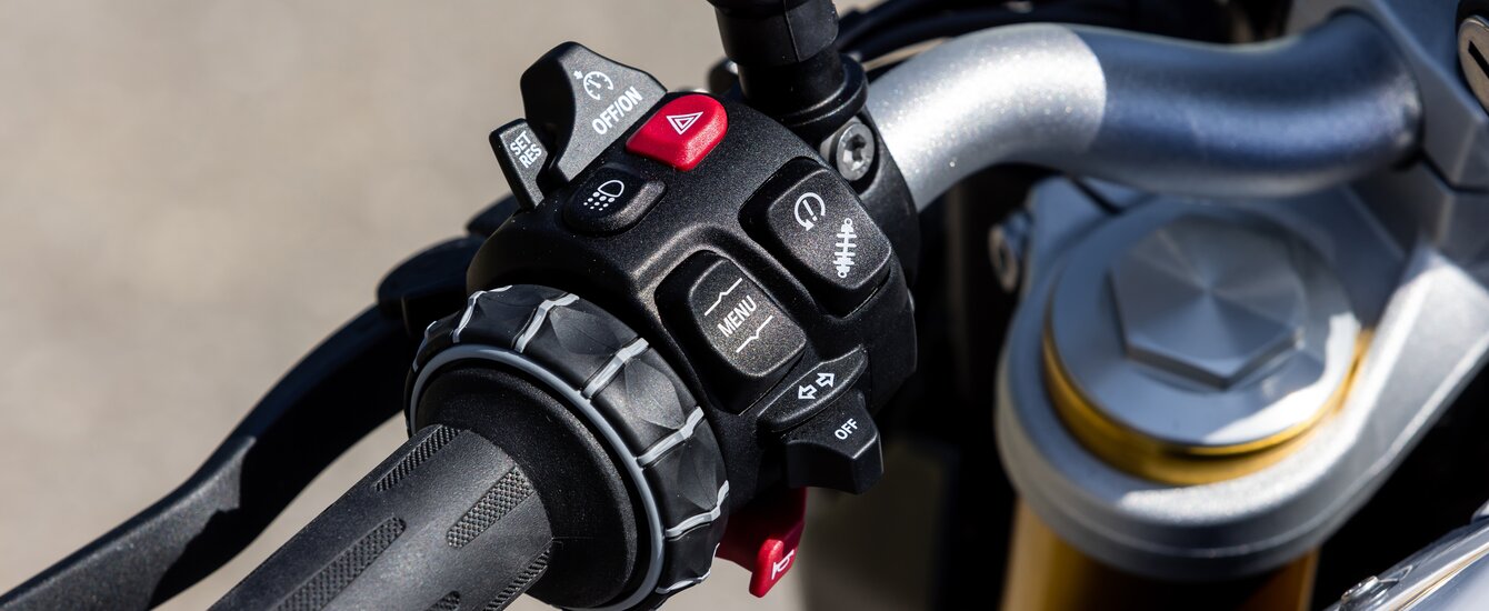 BMW Motorrad F 900 R Ansicht auf das Bedienelement am Lenker links | © Moto Mader AG
