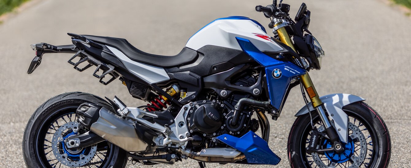 BMW Motorrad F 900 R Zoom auf das gesamte Bike, Ansicht rechte Seite | © Moto Mader AG