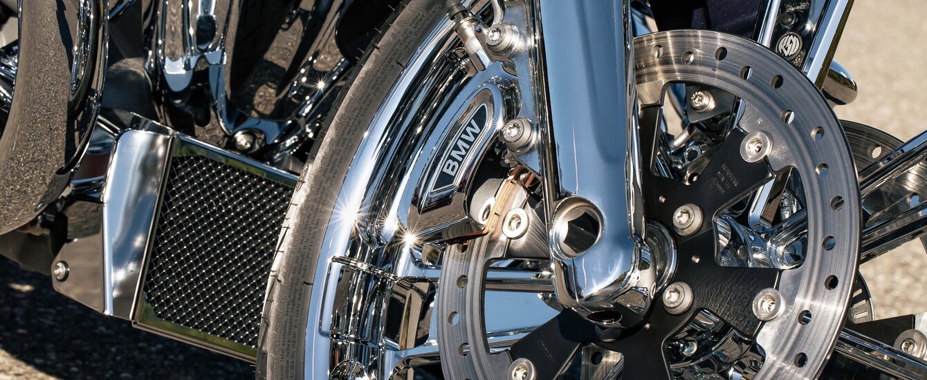 BMW Motorrad R 18 Vorderradansicht der Kühler ist auch zu sehen | © Moto Mader AG