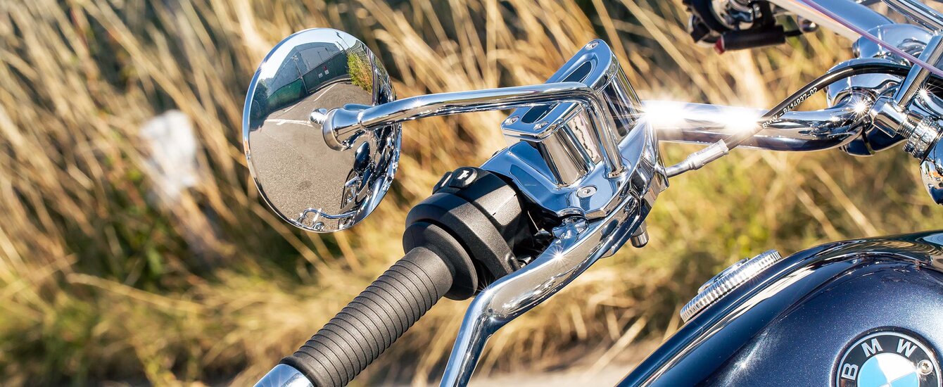 BMW Motorrad R 18 Ansicht des rechten Lenkers inklusive Rückspiegel | © Moto Mader AG