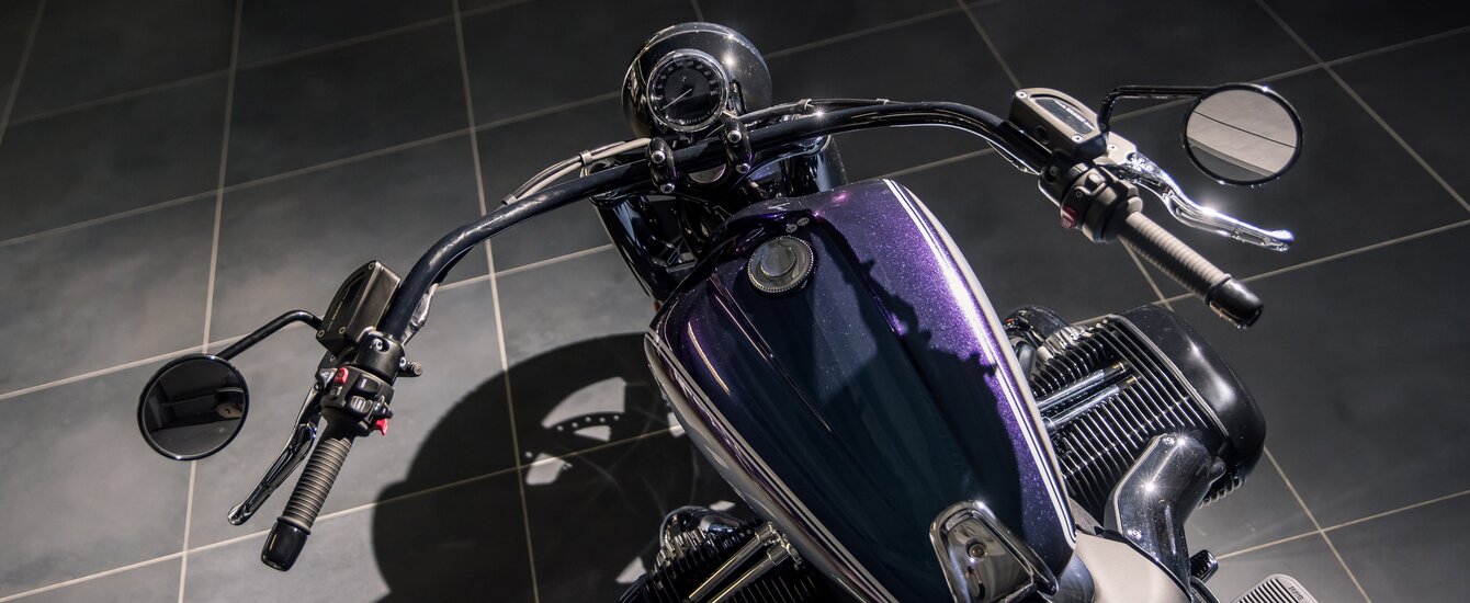 BMW Motorrad R 18 Ansicht auf den Tank und Lenker von oben | © Moto Mader AG