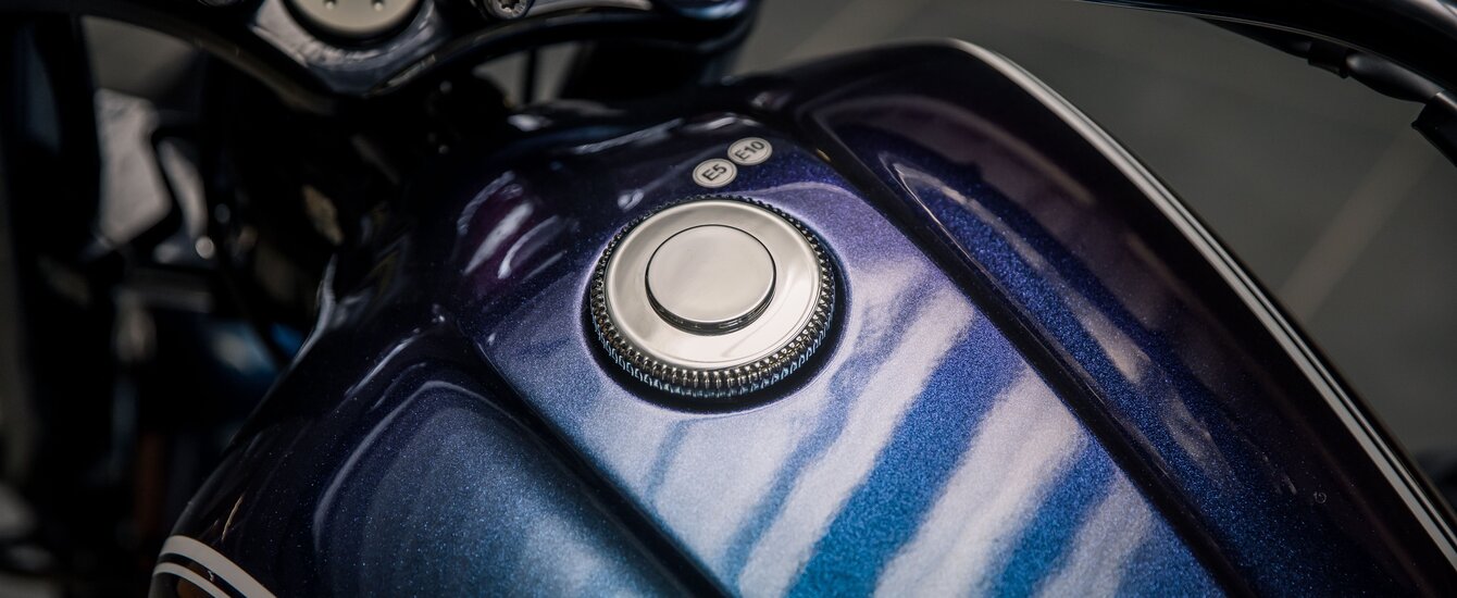 BMW Motorrad R 18 Ansicht auf den tropfenförmigen Tank inklusive chrom Tankdeckel  | © Moto Mader AG