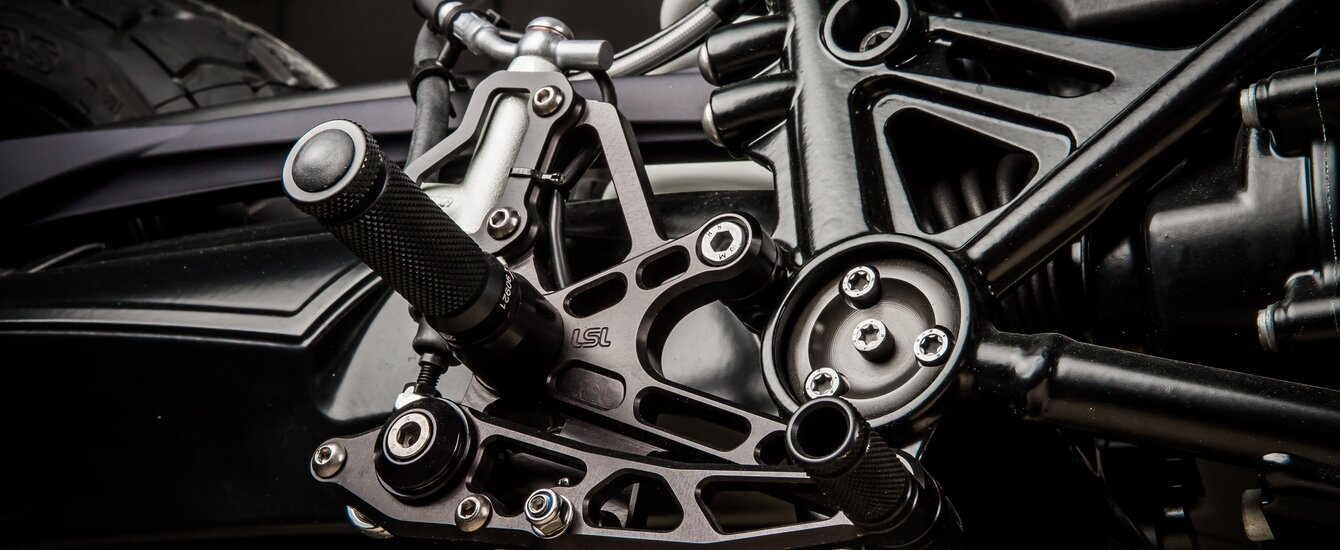 BMW Motorrad R nineT Ansicht auf linken LSL Fussraster | © Moto Mader AG