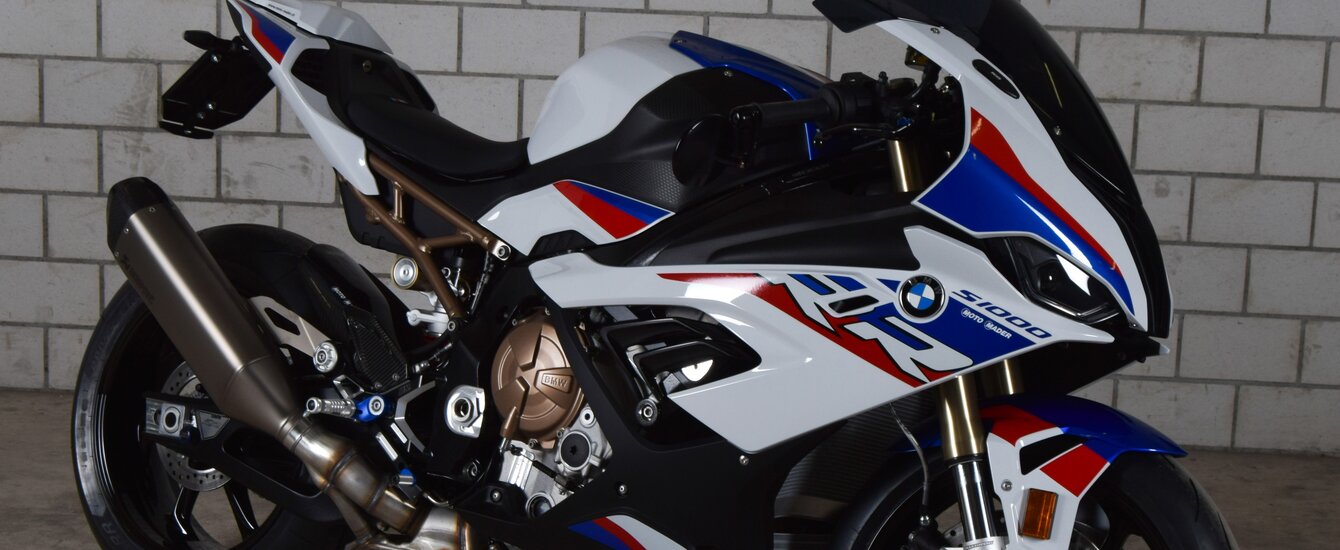 BMW Motorrad S 1000 RR komplette Verschalung der rechten Seite sichtbar | © Moto Mader AG