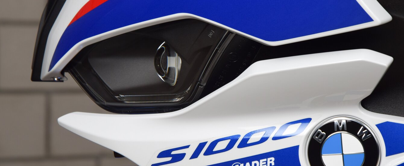 BMW Motorrad S 1000 RR Zoom auf die Frontverkleidung und Scheinwerfer | © Moto Mader AG